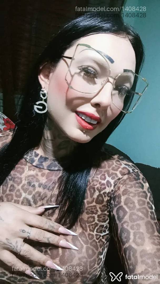 Acompanhante mulher trans morena (o) de olhos mel - Japonesa