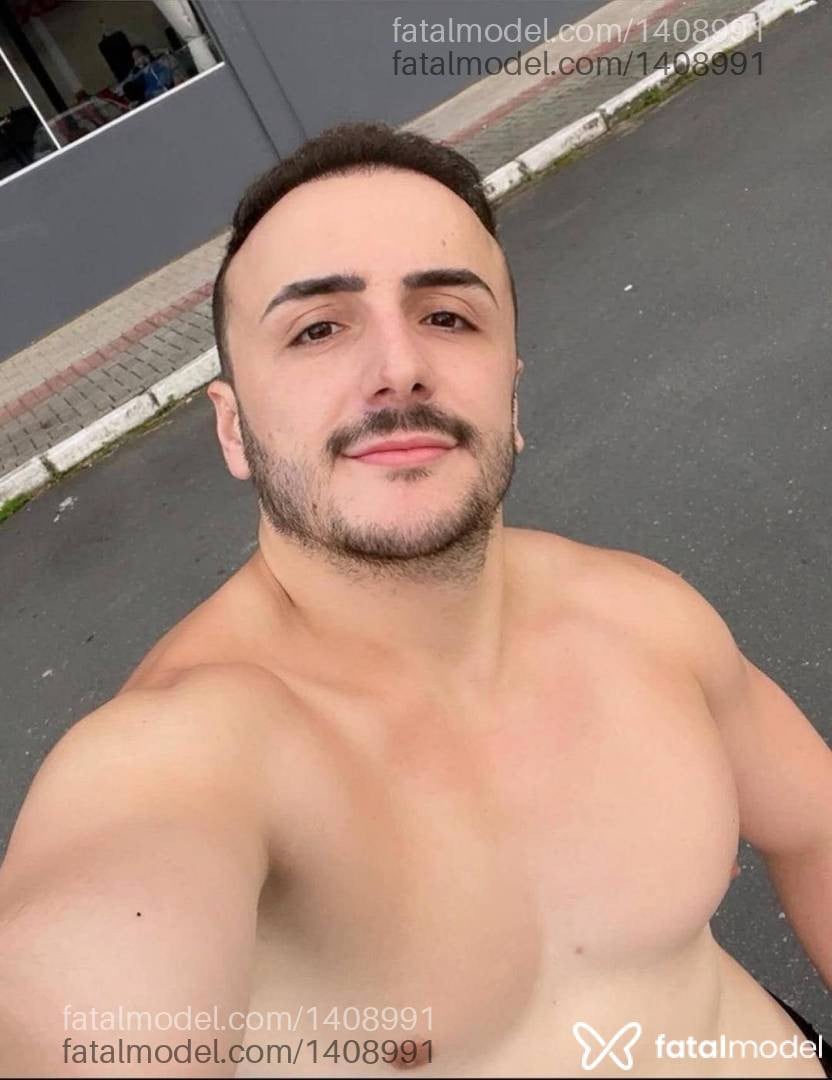 Acompanhante homem com cabelo castanho de olhos castanhos em Caxias do Sul - GABRIEL
