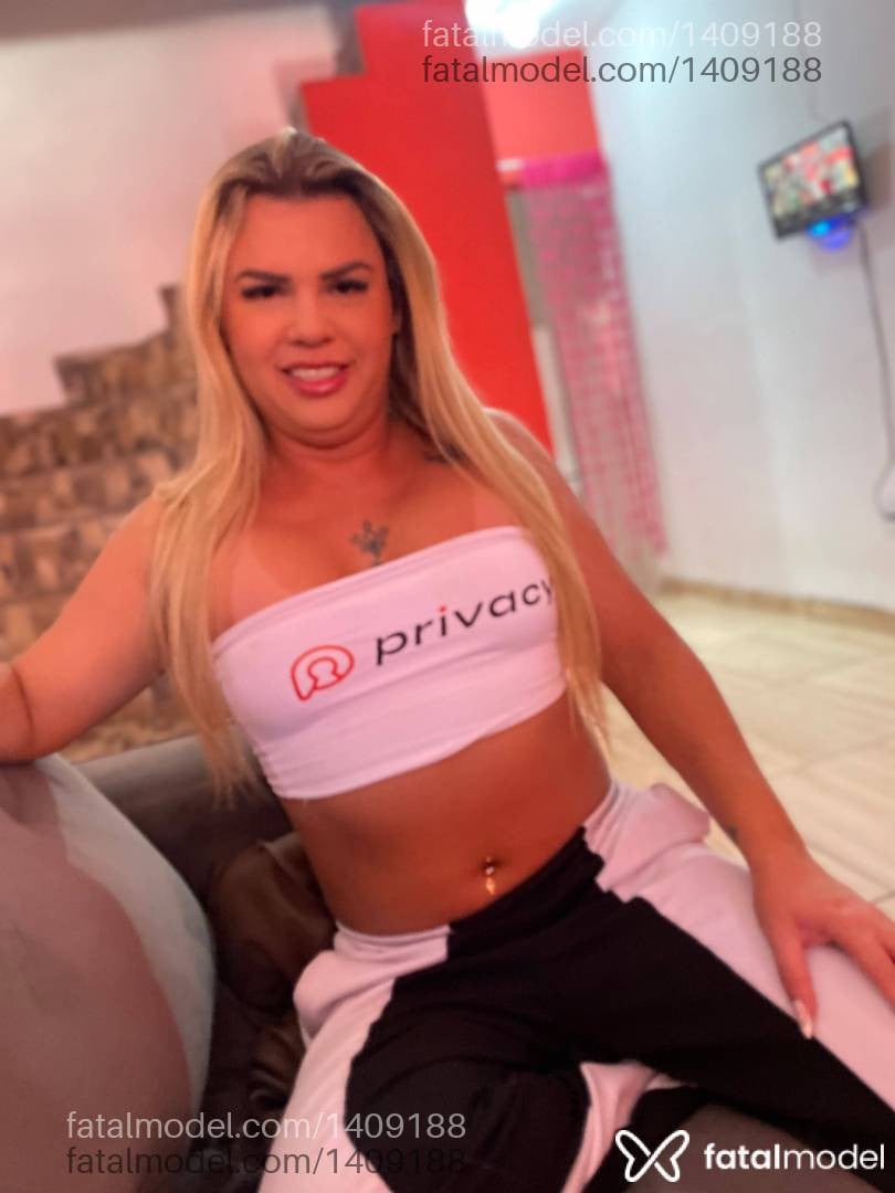 Acompanhante travesti loira (o) de olhos castanhos - Julinhaloirinha Acompanhante travesti loira (o) de olhos castanhos - Julinhaloirinha