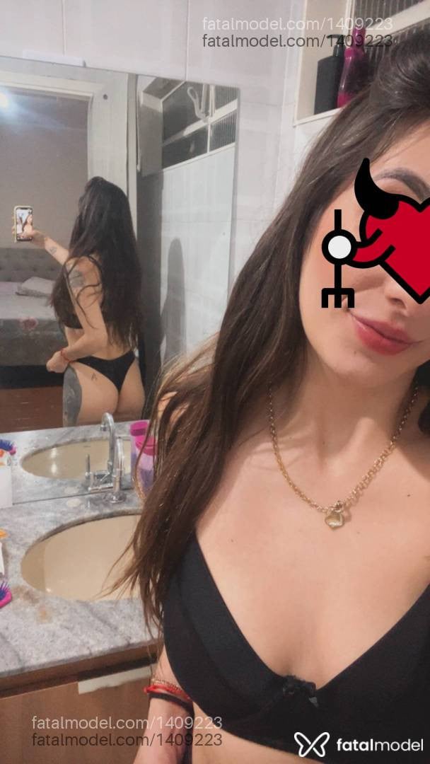 Acompanhante mulher com cabelo castanho de olhos mel - Babi Dunks