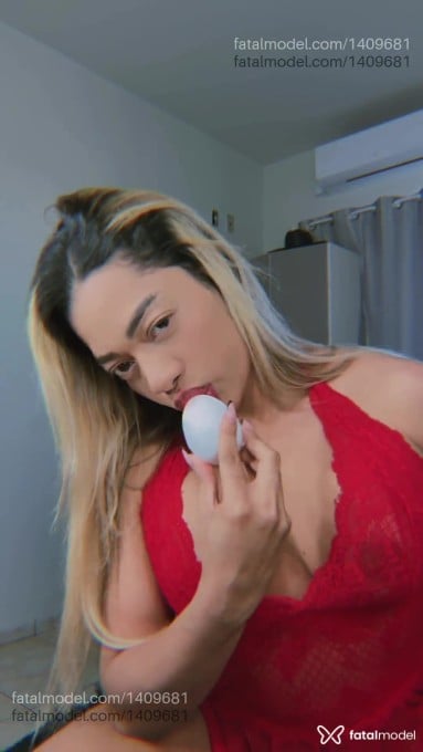 Acompanhante mulher loira (o) de olhos castanhos - Luna Acompanhante mulher loira (o) de olhos castanhos - Luna