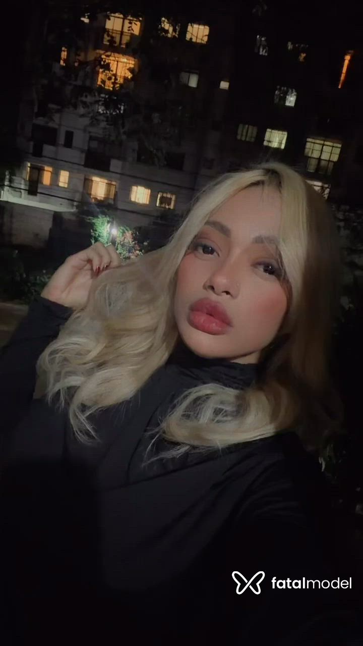 Acompanhante mulher loira (o) de olhos castanhos - Luna