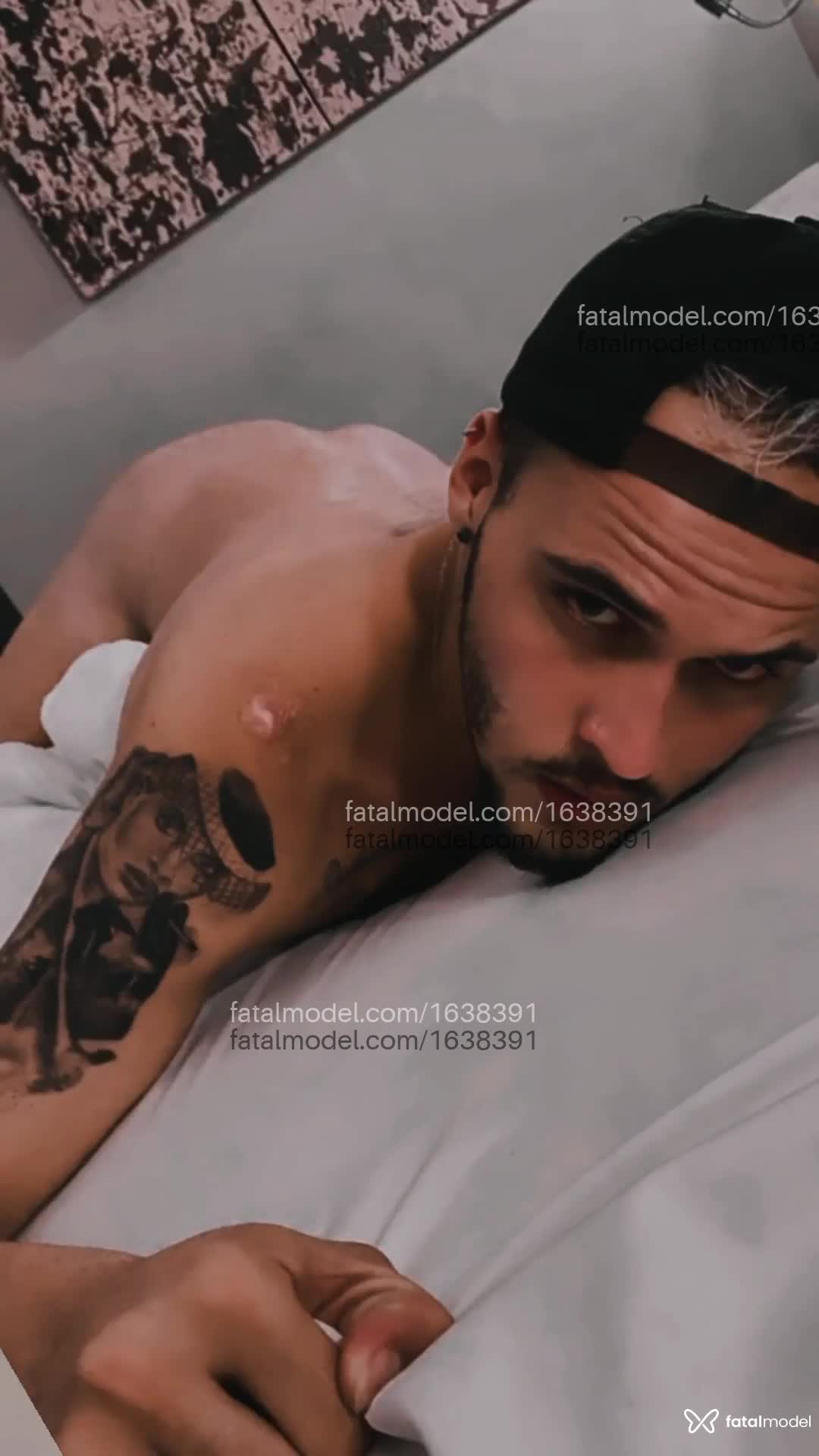 Acompanhante homem com cabelo castanho de olhos verdes - Vitor Miller