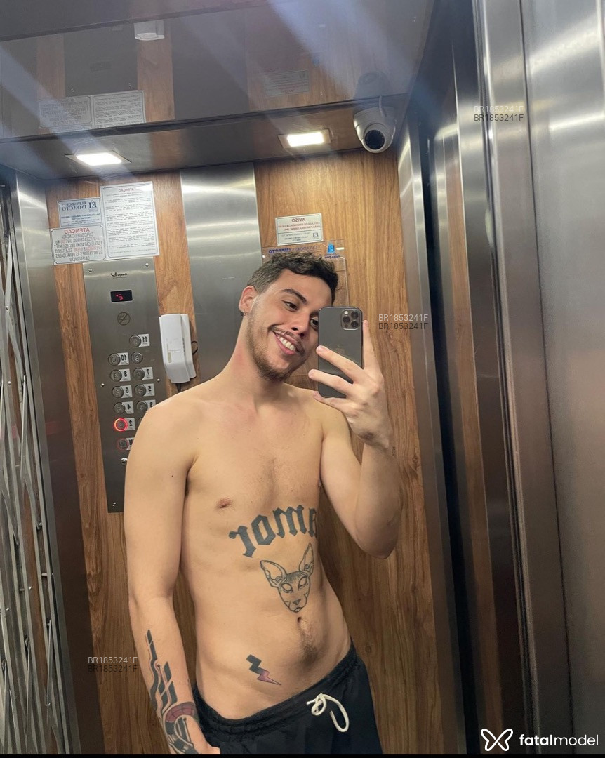 Acompanhante homem com cabelo castanho de olhos castanhos em Rio de Janeiro Acompanhante homem com cabelo castanho de olhos castanhos em Rio de Janeiro - Jackie