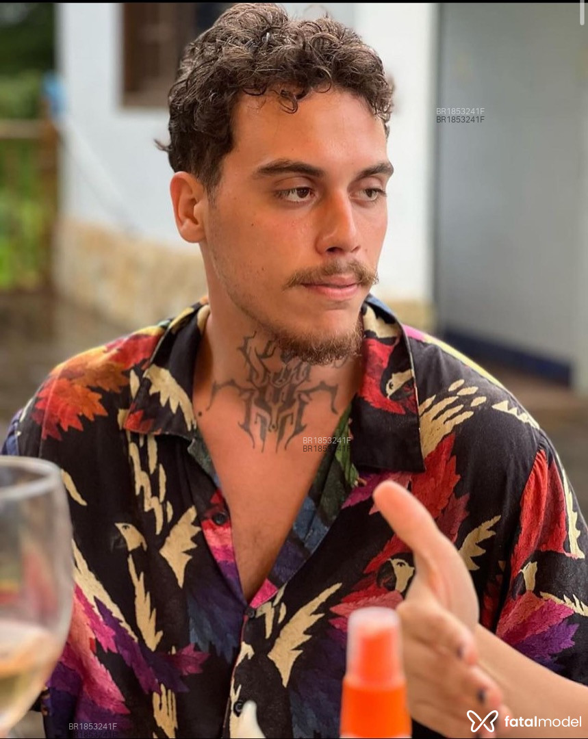 Acompanhante homem com cabelo castanho de olhos castanhos em Rio de Janeiro Acompanhante homem com cabelo castanho de olhos castanhos em Rio de Janeiro - Jackie