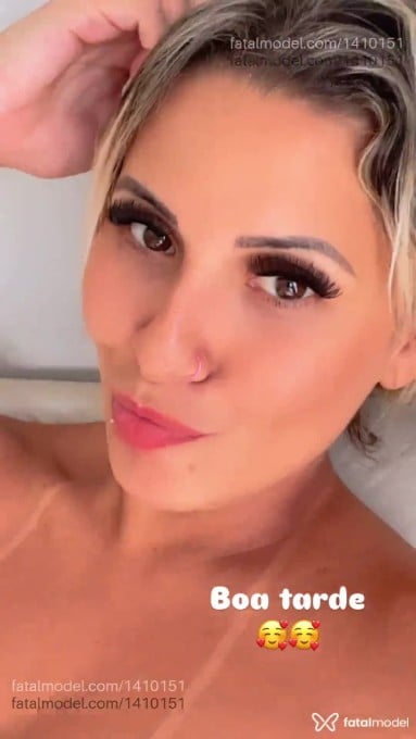 Acompanhante mulher loira (o) de olhos castanhos em Inocência - Yasmim
