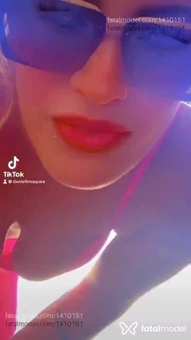 Acompanhante mulher loira (o) de olhos castanhos em Inocência - Yasmim