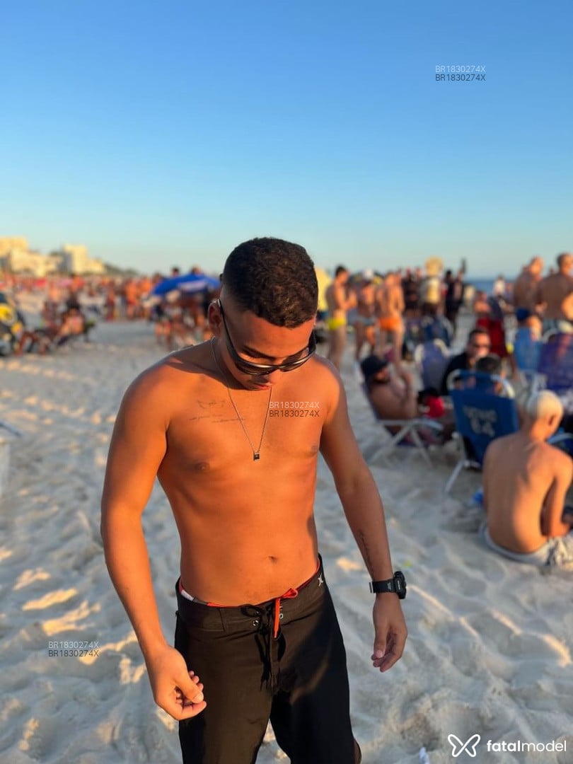Acompanhante homem morena (o) de olhos castanhos em Curitiba - Gabriel