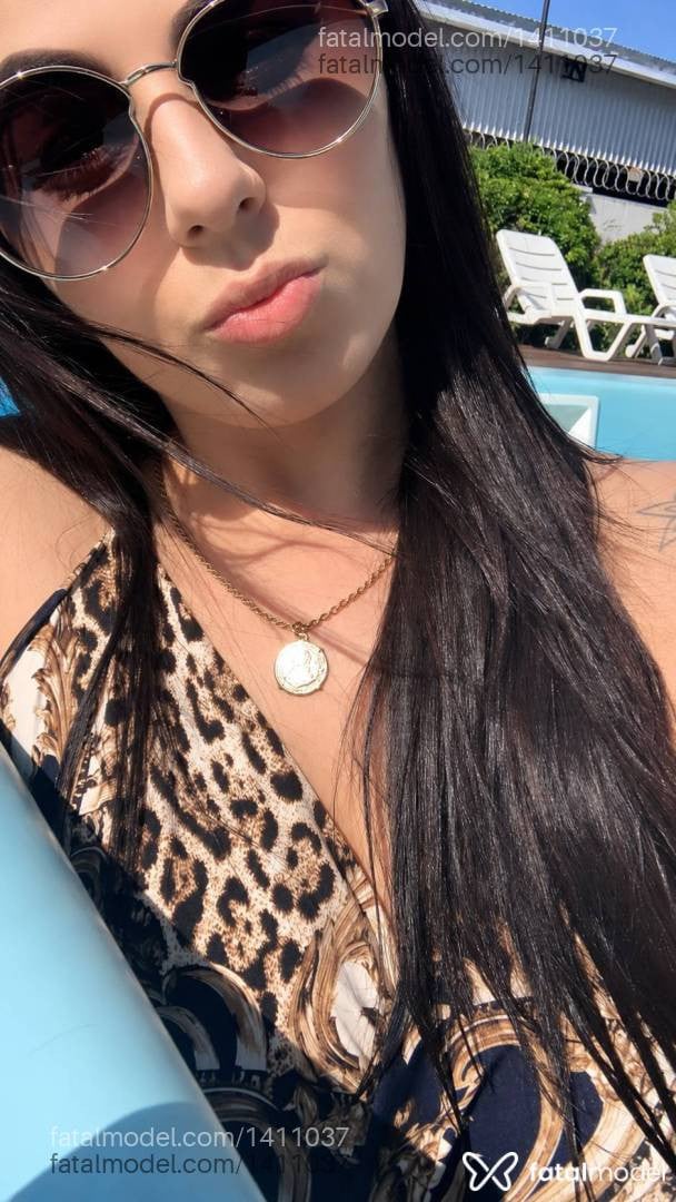 Acompanhante mulher morena (o) de olhos castanhos - LAURA SCHUH