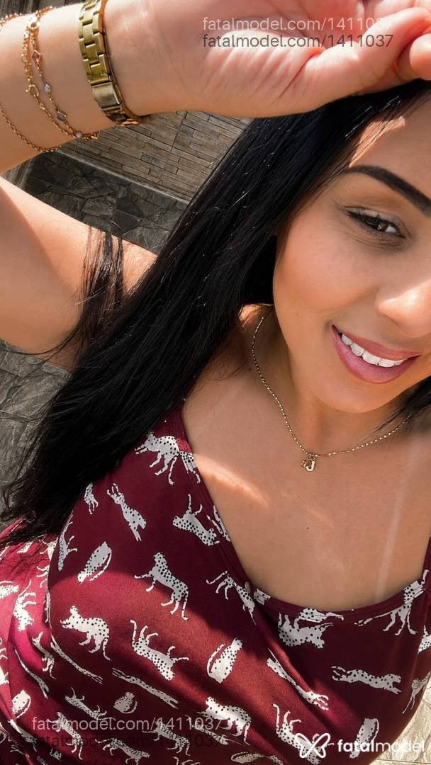 Acompanhante mulher morena (o) de olhos castanhos - LAURA SCHUH