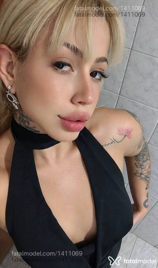 Acompanhante mulher loira (o) de olhos castanhos - Rebeca urach