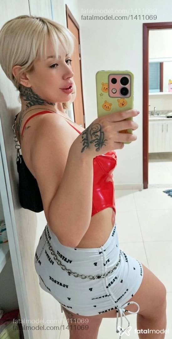Acompanhante mulher loira (o) de olhos castanhos - Rebeca urach