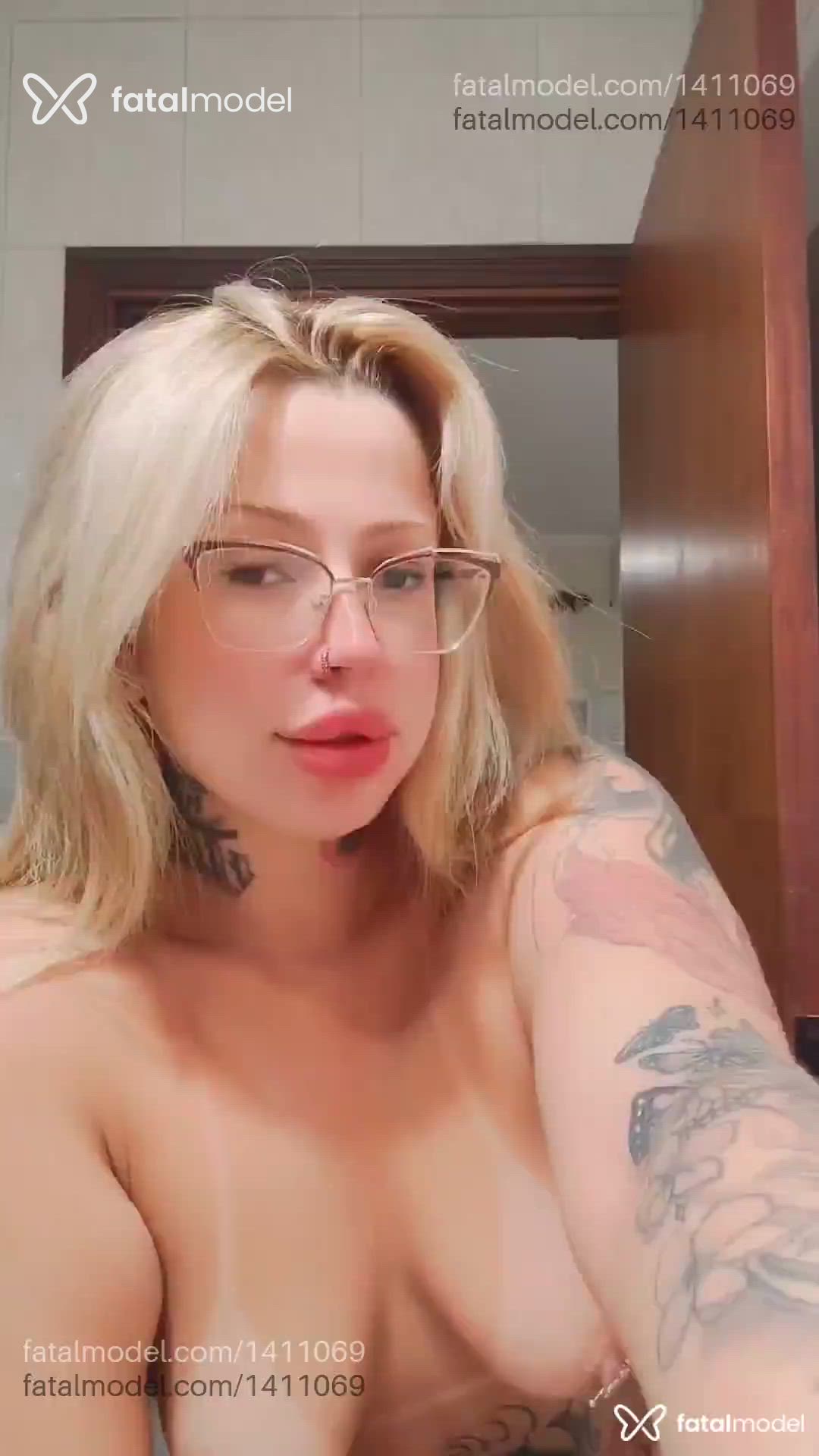 Acompanhante mulher loira (o) de olhos castanhos - Rebeca urach Acompanhante mulher loira (o) de olhos castanhos - Rebeca urach