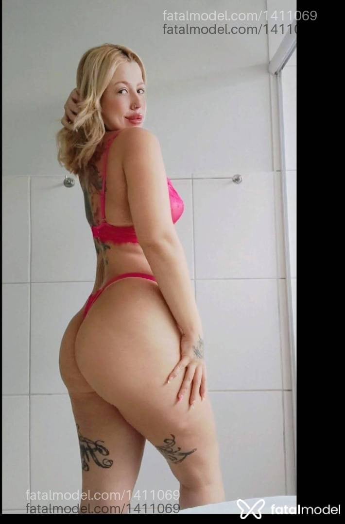 Acompanhante mulher loira (o) de olhos castanhos - Rebeca urach