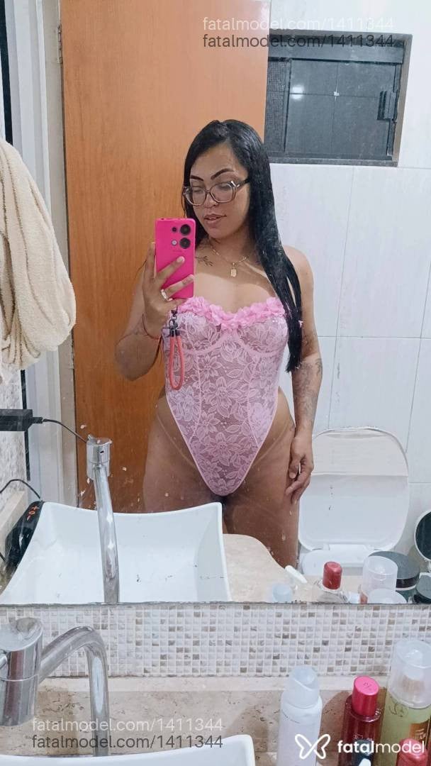 Acompanhante mulher morena (o) de olhos pretos - Zaya