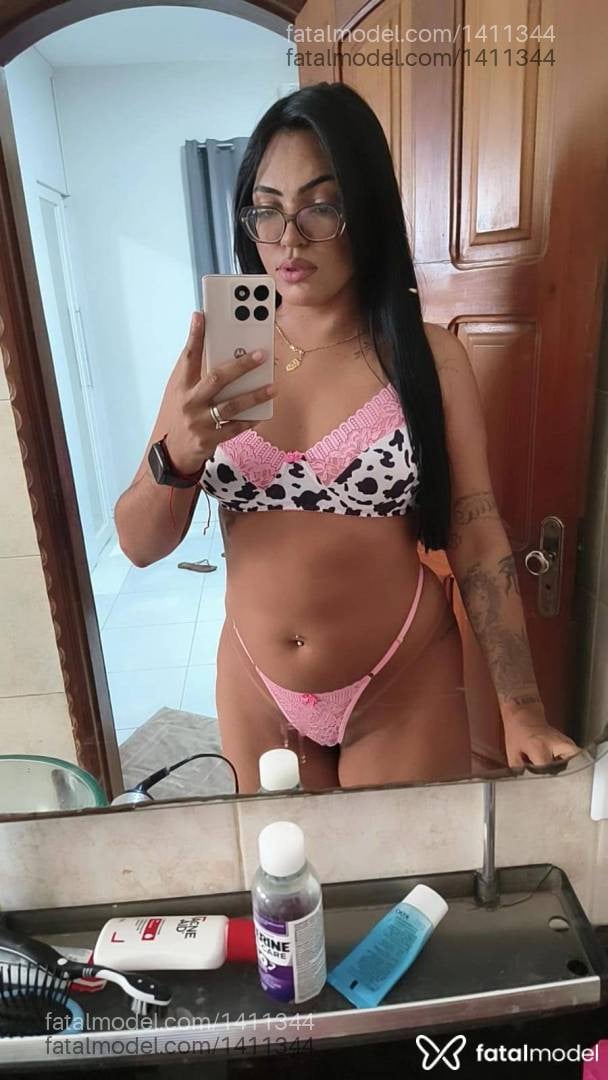 Acompanhante mulher morena (o) de olhos pretos - Zaya