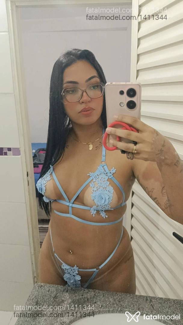 Acompanhante mulher morena (o) de olhos pretos - Zaya