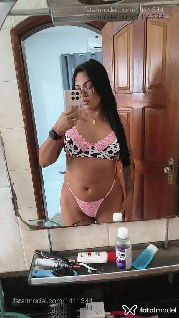 Acompanhante mulher morena (o) de olhos pretos - Zaya