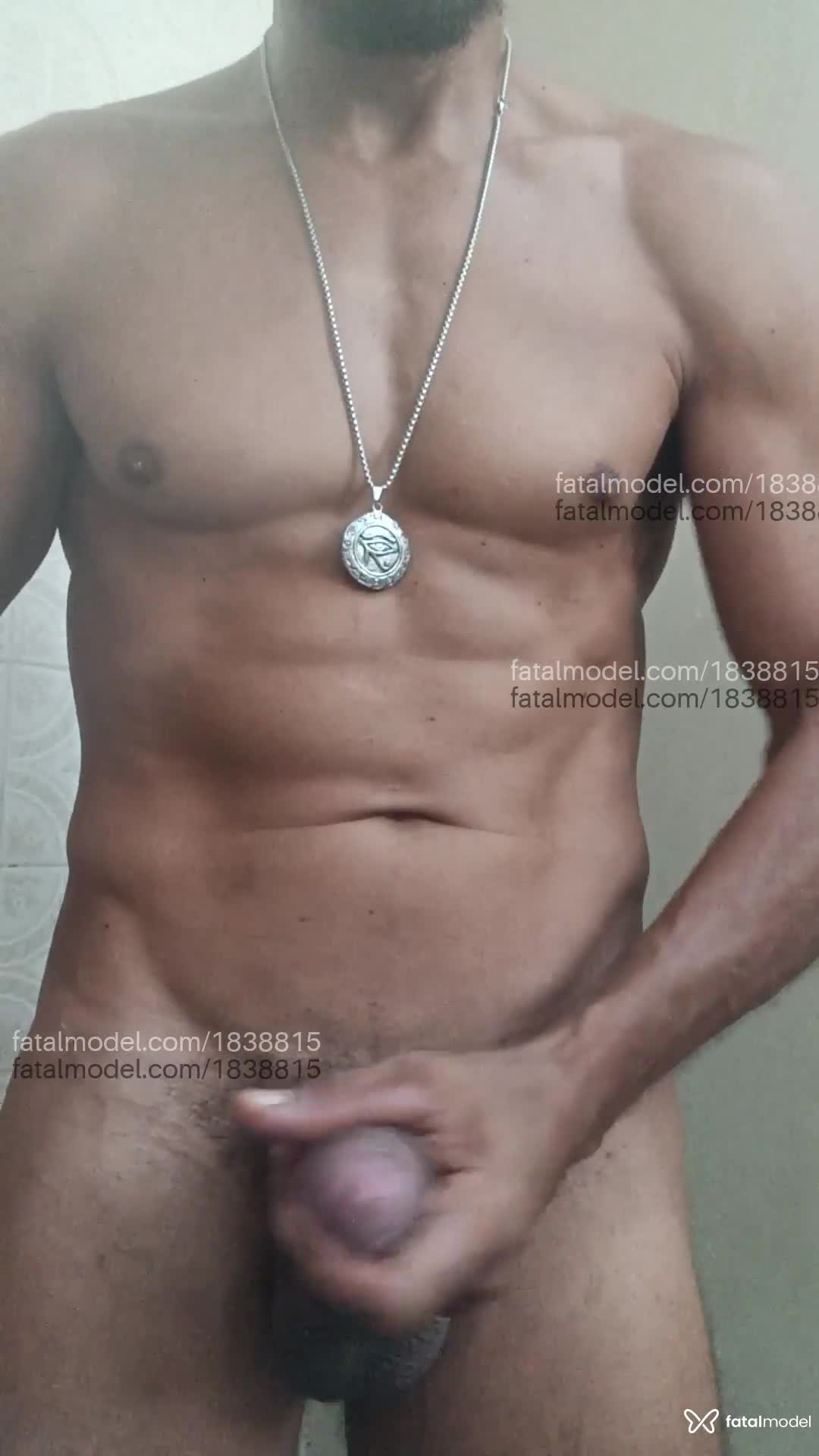 Acompanhante homem morena (o) de olhos castanhos em Virtual Acompanhante homem morena (o) de olhos castanhos em Virtual - Mala pesada