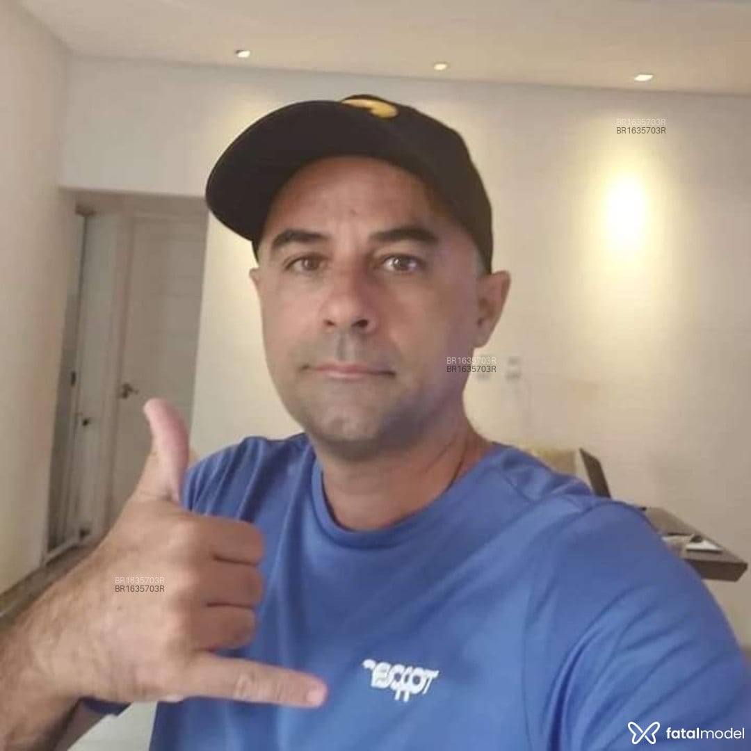 Acompanhante homem com cabelo castanho de olhos castanhos em Salvador - Leoni Santana