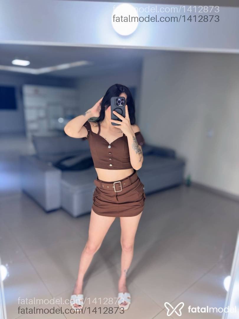 Acompanhante mulher loira (o) de olhos castanhos - Yasmim