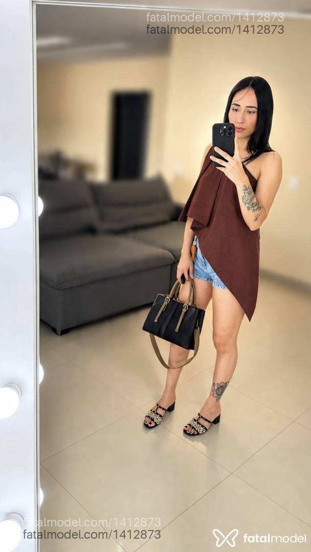 Acompanhante mulher loira (o) de olhos castanhos - Yasmim