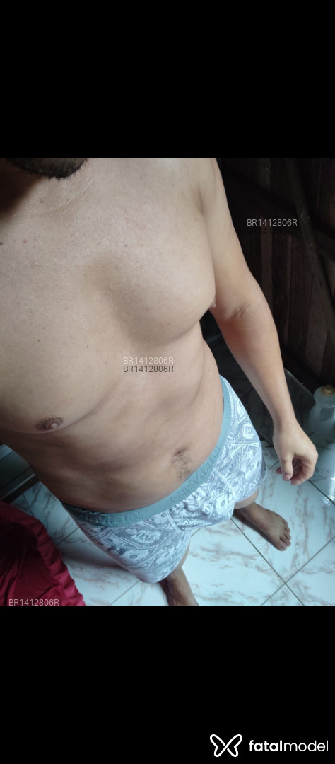 Acompanhante homem com cabelo castanho de olhos castanhos em Joinville - João santos