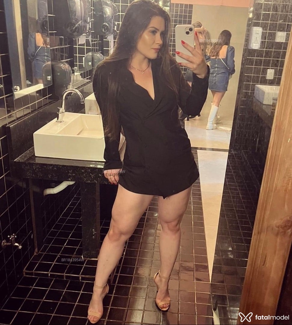 Acompanhante mulher com cabelo castanho de olhos mel em Cascavel - Laura Garcia