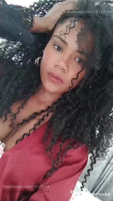 Acompanhante mulher com cabelo colorido de olhos pretos em Laranjeiras do Sul - Maia Purple