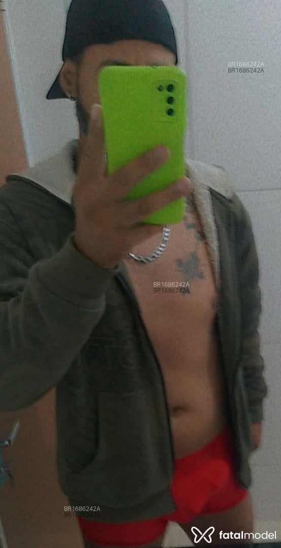 Acompanhante homem com cabelo grisalho de olhos pretos em Uberaba Acompanhante homem com cabelo grisalho de olhos pretos em Uberaba - Fabuloso