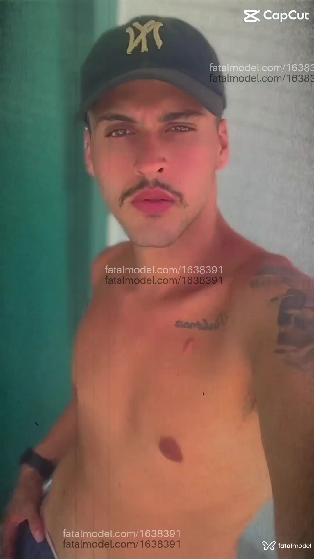Acompanhante homem com cabelo castanho de olhos verdes - Vitor Miller