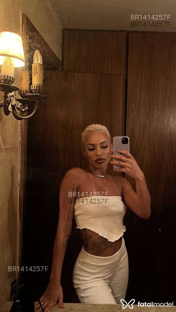 Acompanhante mulher loira (o) de olhos castanhos em São Paulo - Eduarda Olivier