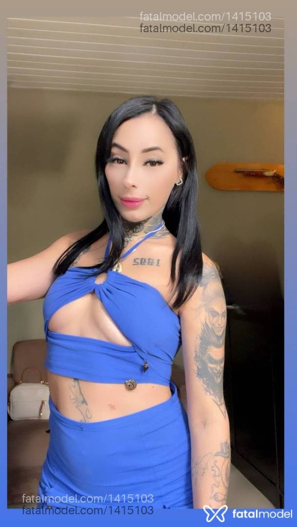Acompanhante mulher com cabelo colorido de olhos mel em Curitiba Acompanhante mulher com cabelo colorido de olhos mel em Curitiba - Angela Amorim