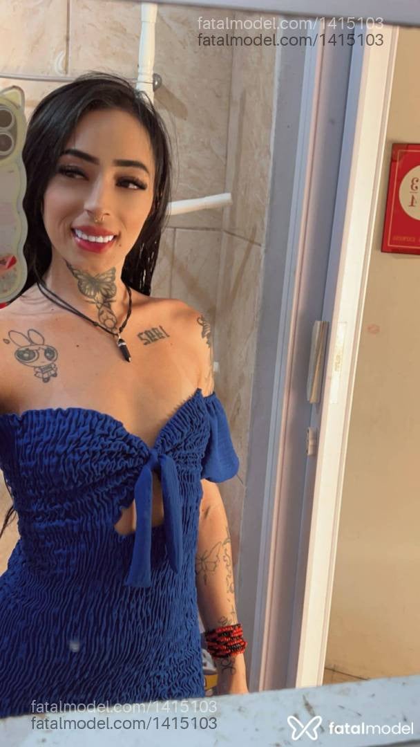 Acompanhante mulher com cabelo colorido de olhos mel em Curitiba Acompanhante mulher com cabelo colorido de olhos mel em Curitiba - Angela Amorim