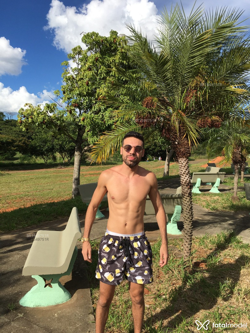Acompanhante homem com cabelo castanho de olhos castanhos em Franca - James