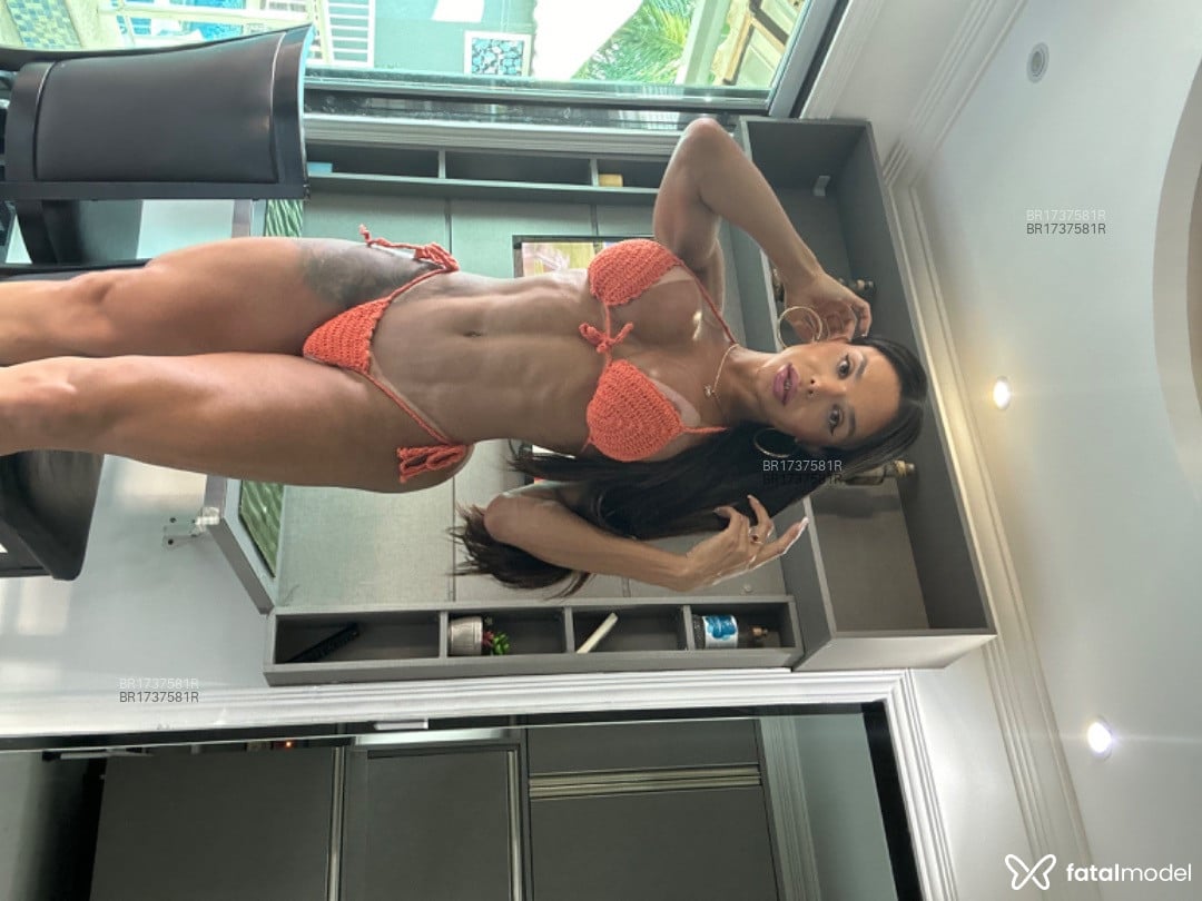 Acompanhante mulher trans morena (o) de olhos castanhos em São Paulo Acompanhante mulher trans morena (o) de olhos castanhos em São Paulo - Dominique Charre