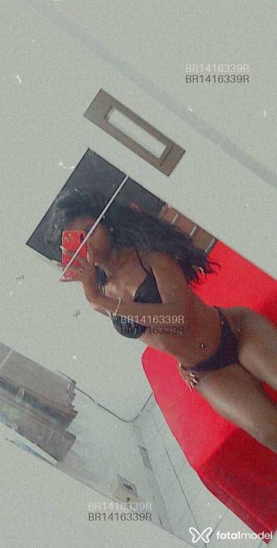 Acompanhante mulher trans com cabelo colorido de olhos castanhos em Nova Iguaçu - Lorena