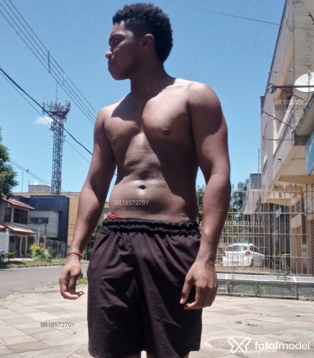 Acompanhante homem morena (o) de olhos castanhos em Porto Alegre - Gabriel