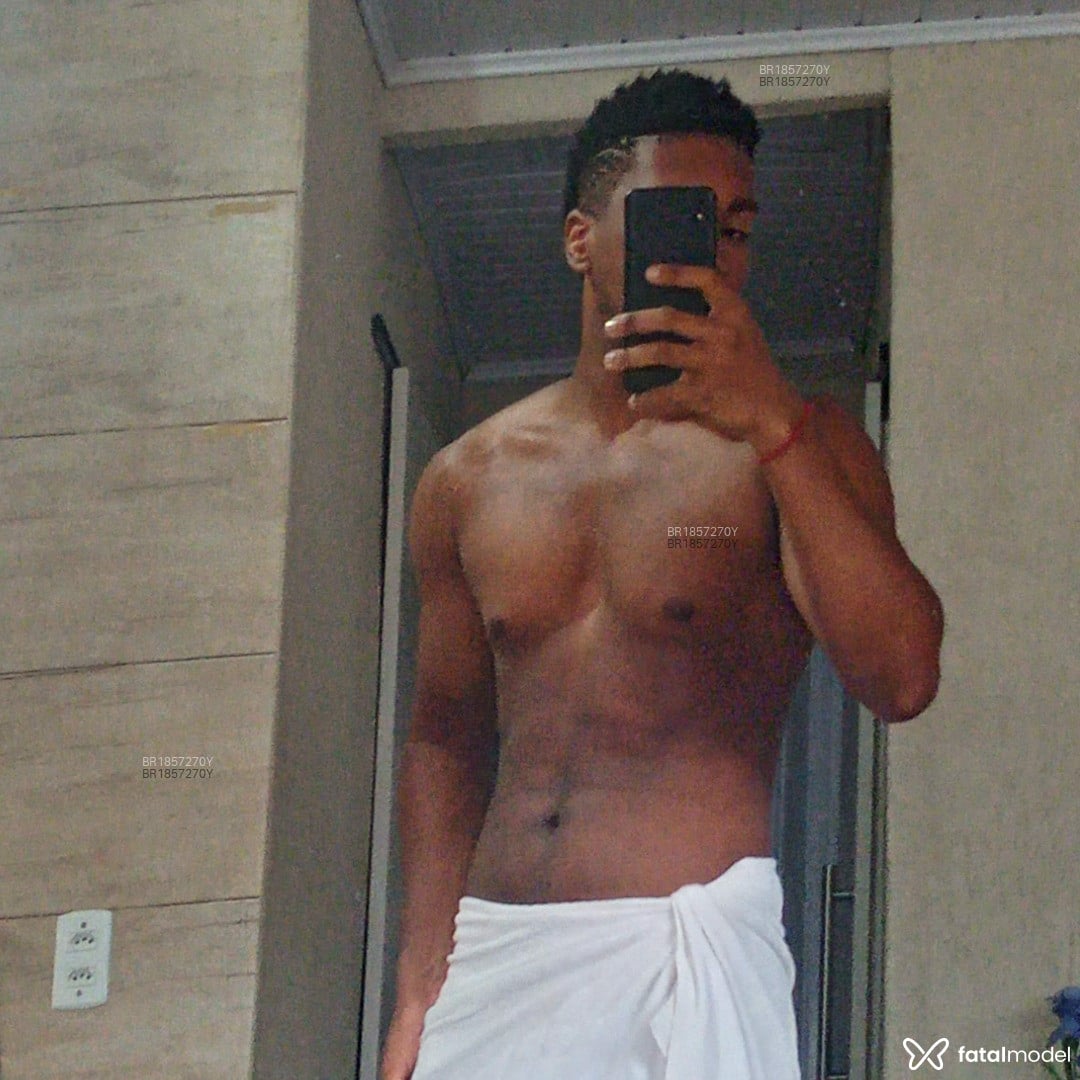 Acompanhante homem morena (o) de olhos castanhos em Porto Alegre - Gabriel