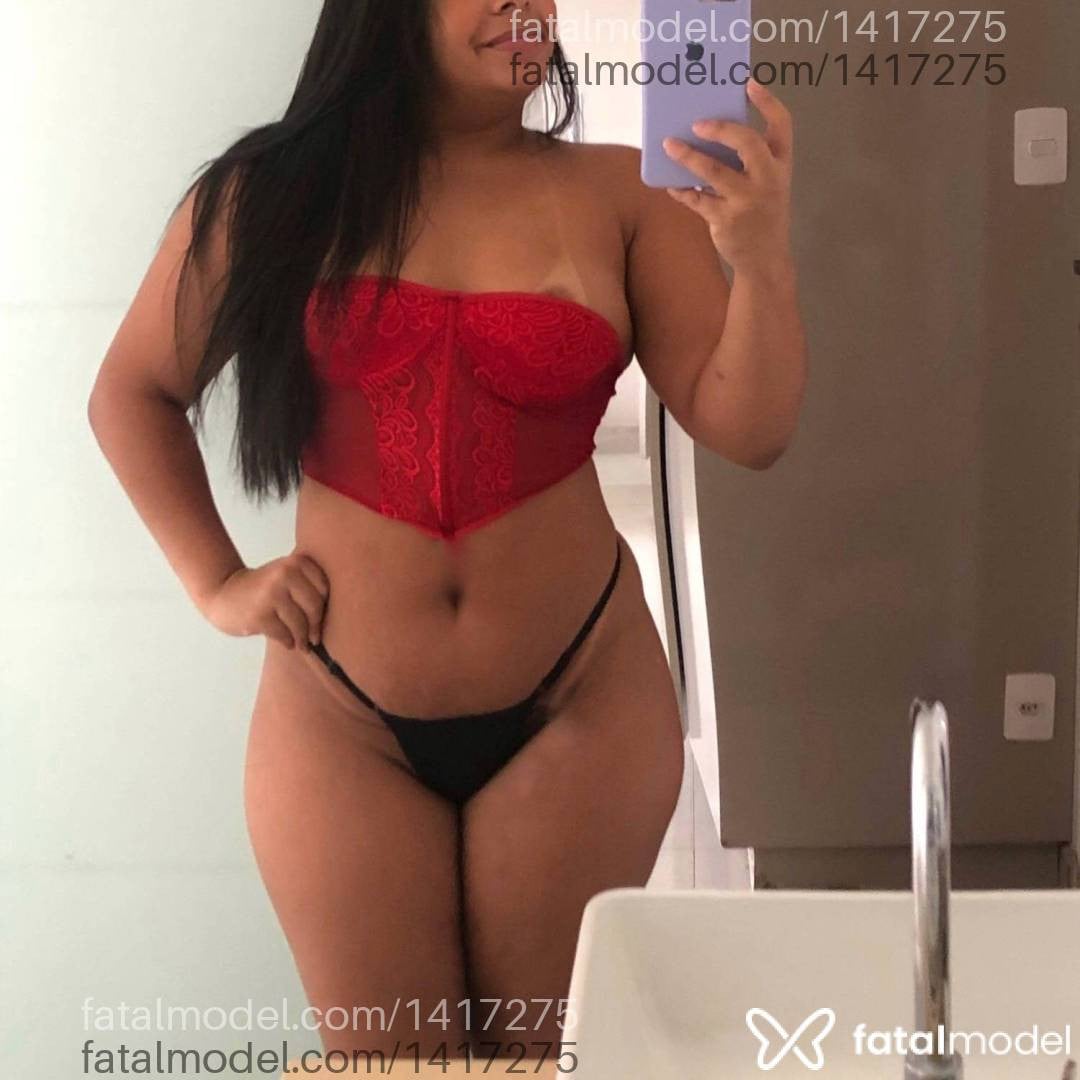 Acompanhante mulher com cabelo castanho de olhos castanhos - Thainá Morena