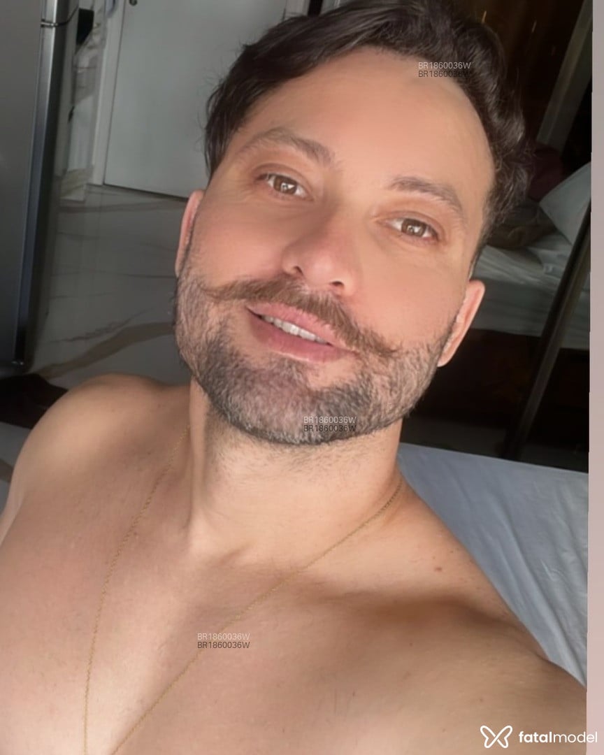 Acompanhante homem com cabelo castanho de olhos castanhos em São Paulo Acompanhante homem com cabelo castanho de olhos castanhos em São Paulo - Jeff carlos