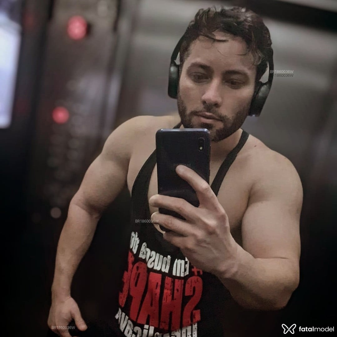 Acompanhante homem com cabelo castanho de olhos castanhos em São Paulo Acompanhante homem com cabelo castanho de olhos castanhos em São Paulo - Jeff carlos