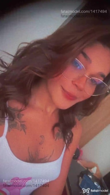 Acompanhante mulher trans com cabelo castanho de olhos castanhos em Rio Verde Acompanhante mulher trans com cabelo castanho de olhos castanhos em Rio Verde - Júllia Mell