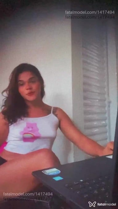 Acompanhante mulher trans com cabelo castanho de olhos castanhos em Rio Verde Acompanhante mulher trans com cabelo castanho de olhos castanhos em Rio Verde - Júllia Mell