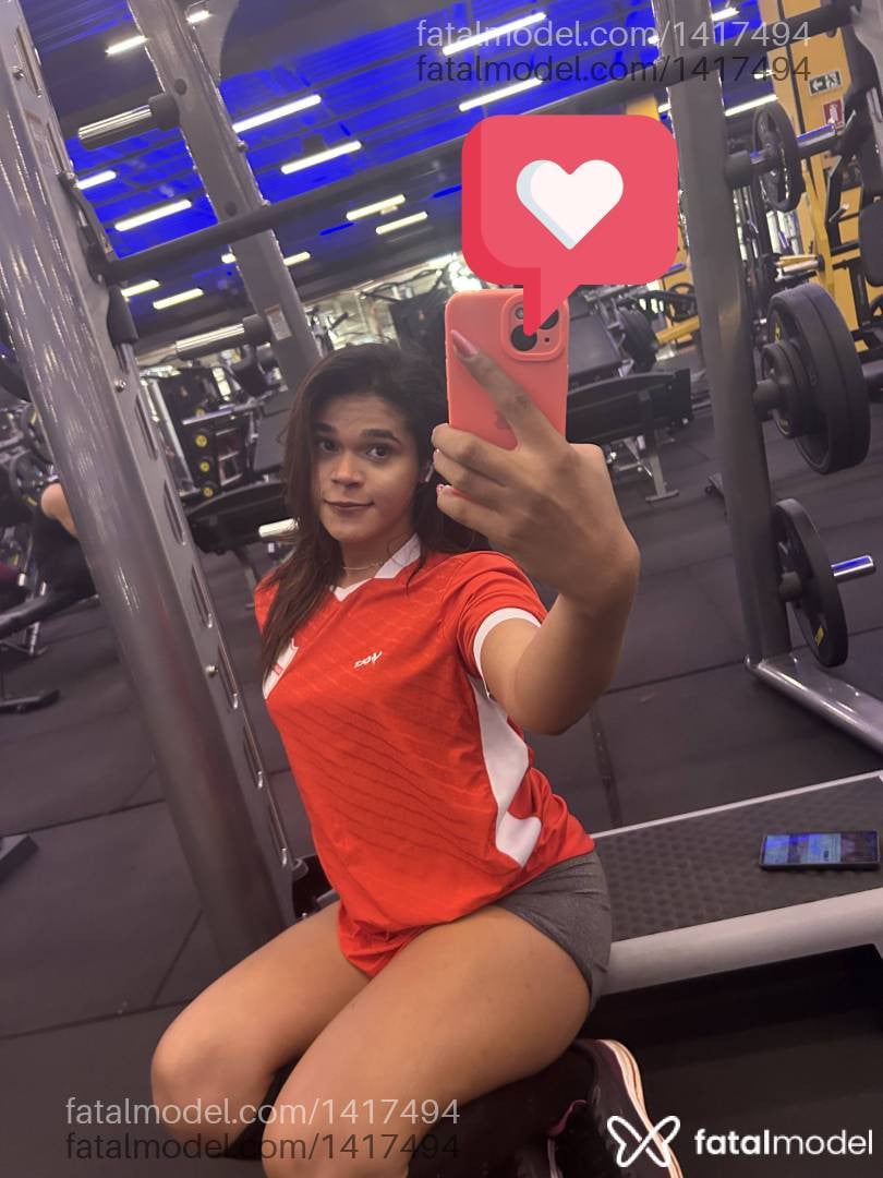 Acompanhante mulher trans com cabelo castanho de olhos castanhos - Júllia Mell