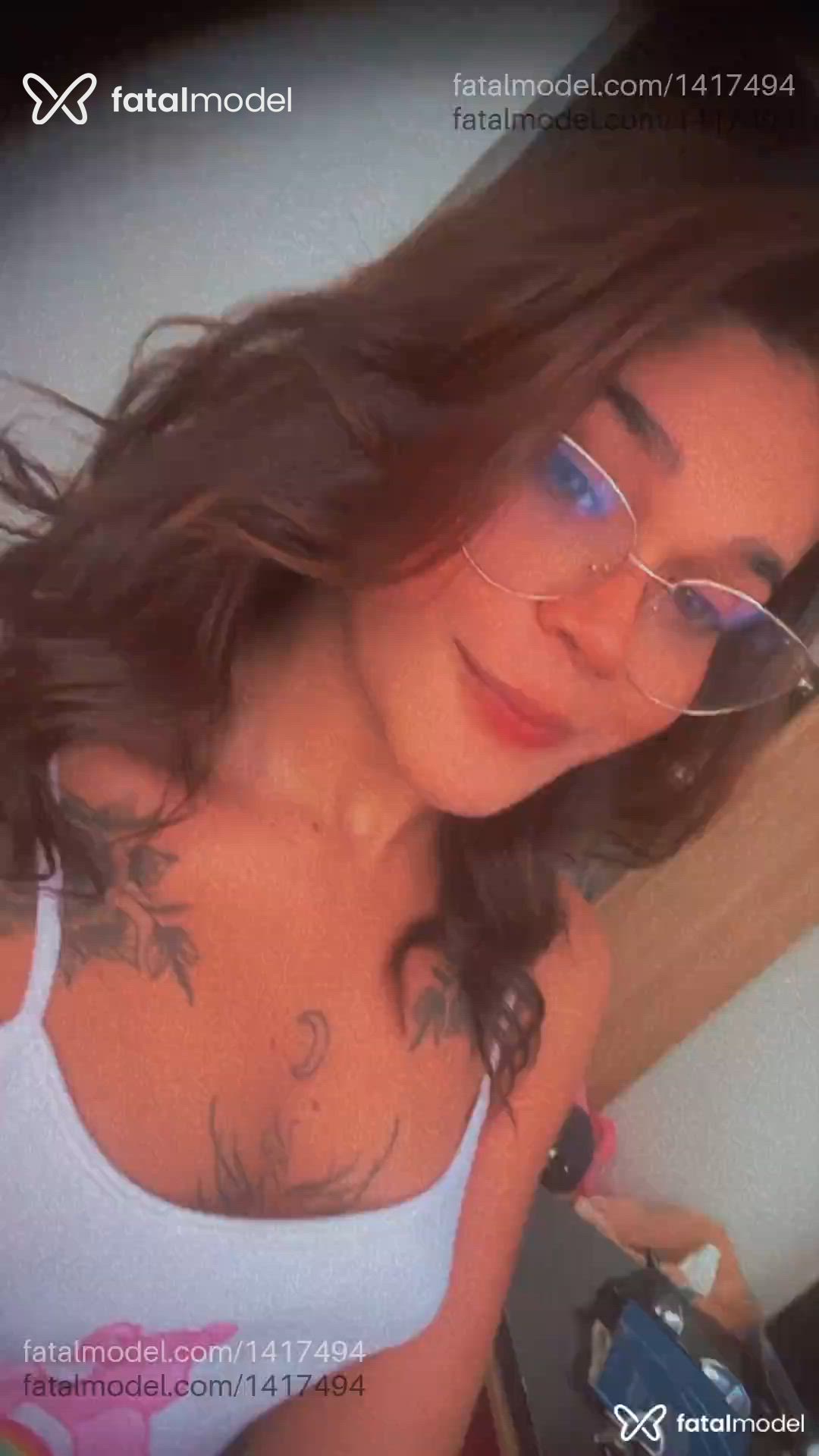 Acompanhante mulher trans com cabelo castanho de olhos castanhos - Júllia Mell