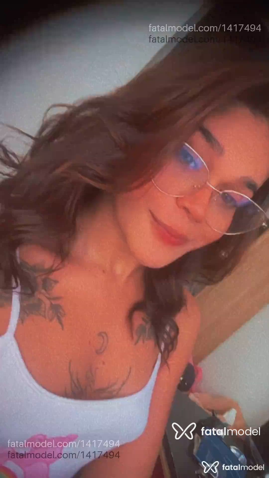 Acompanhante mulher trans com cabelo castanho de olhos castanhos - Júllia Mell