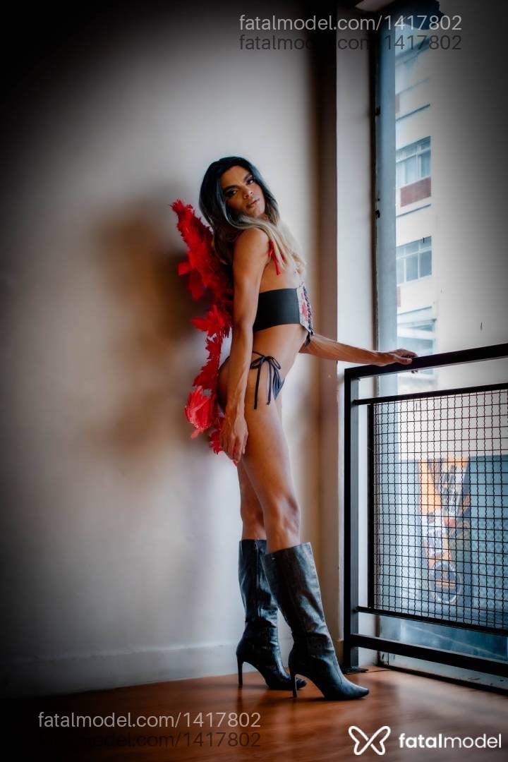 Acompanhante mulher trans morena (o) de olhos cinza - Rajhi Acompanhante mulher trans morena (o) de olhos cinza - Rajhi
