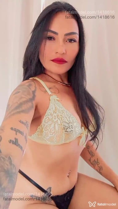 Acompanhante mulher morena (o) de olhos castanhos em Conselheiro Lafaiete - Akira