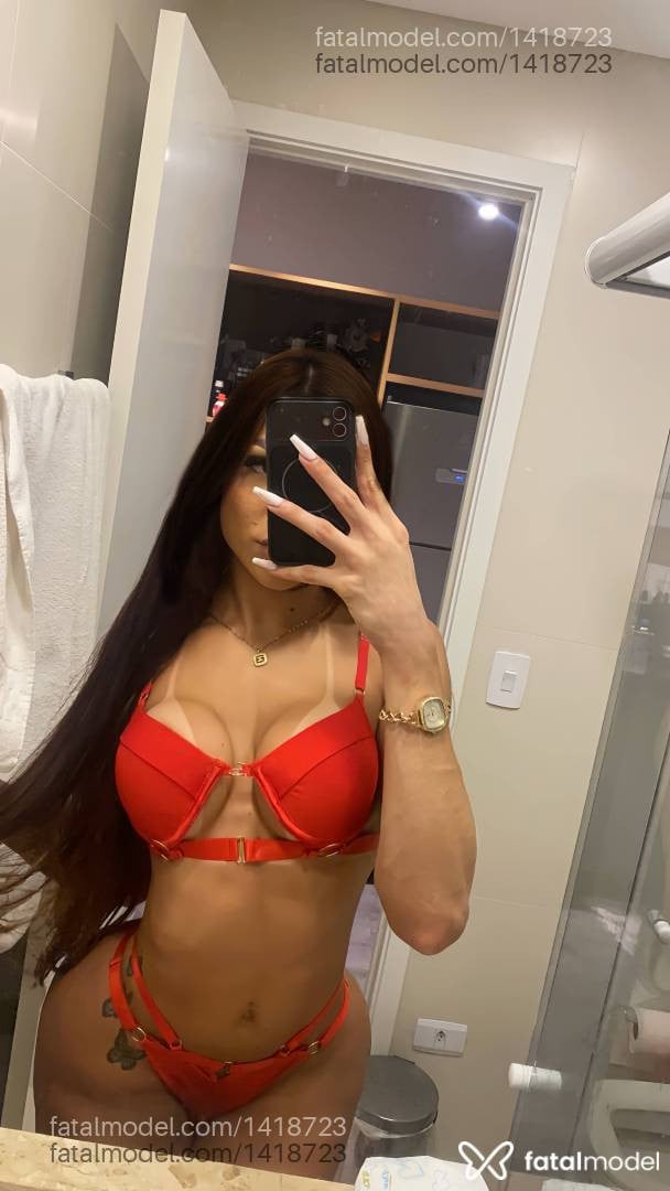 Acompanhante mulher trans morena (o) de olhos castanhos - Mabele